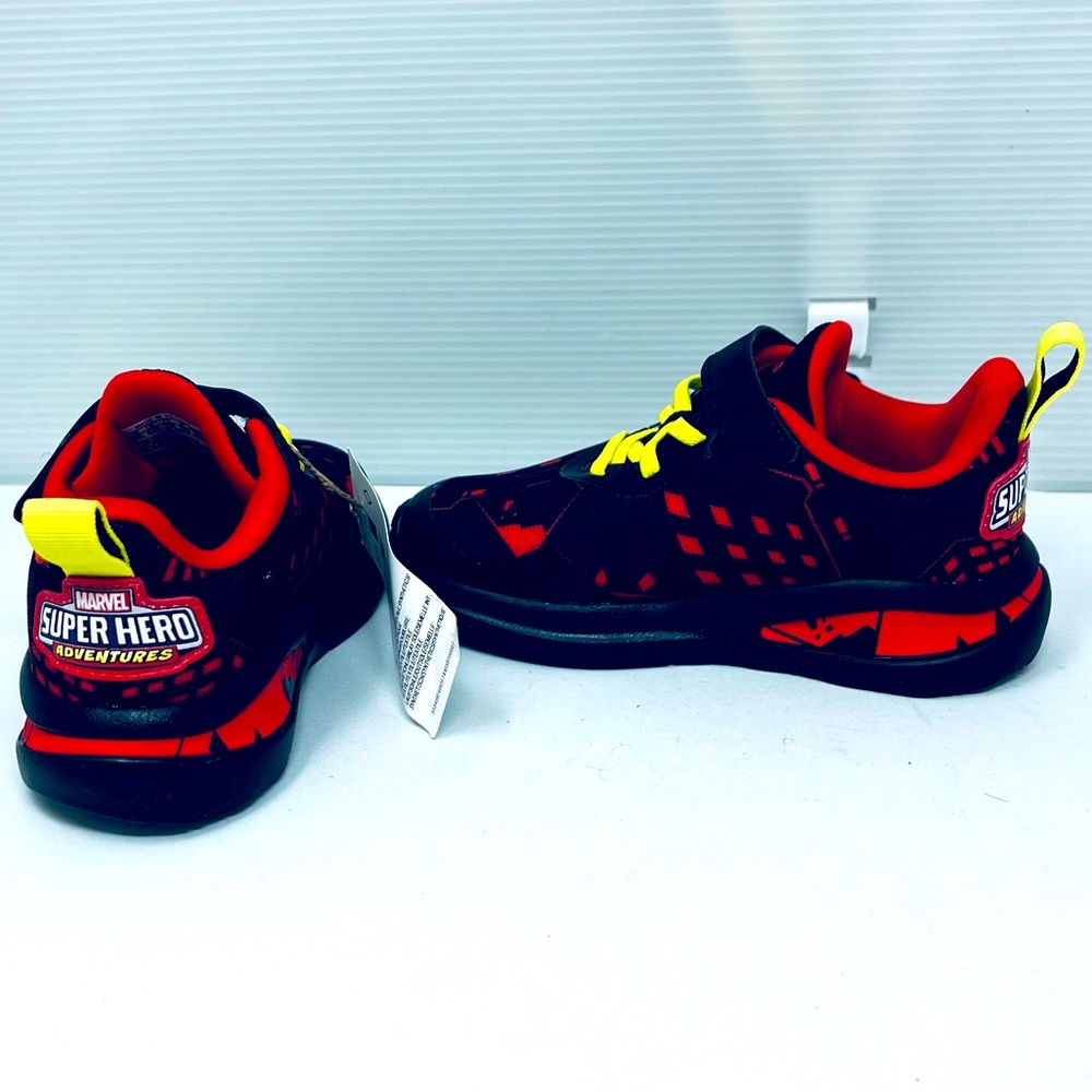 ADIDAS**Marvel Superhero Shoes**US 6,8***$70 - Picture 2 of 7